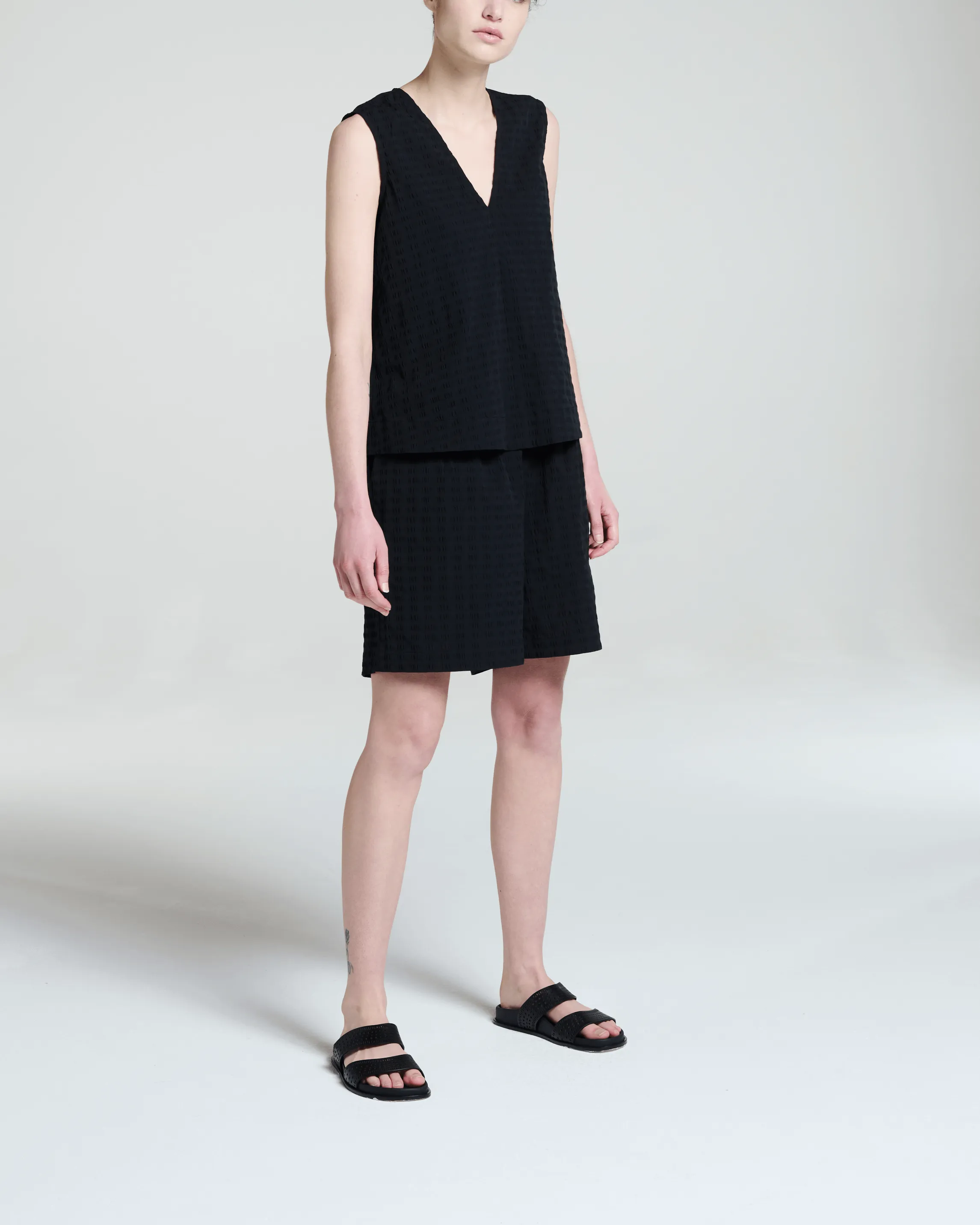 Carros Short Black Textured Cotton